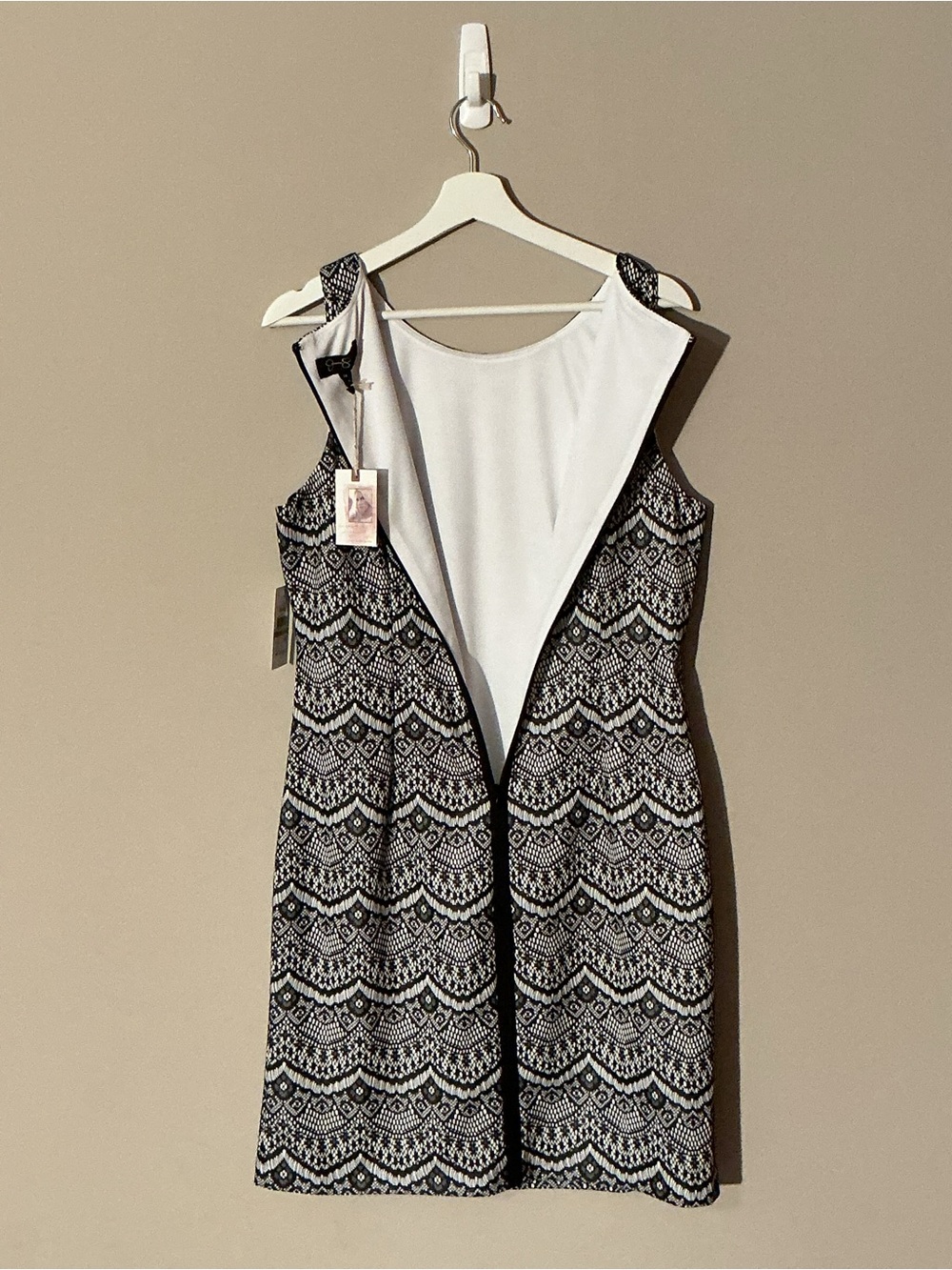 NWT - Jessica Simpson Black and White Scallop-Pattern Midi Dress - Picture 3 of 6